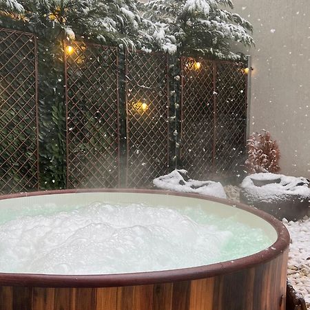Downtown Hidden Garden With Jacuzzi In Bucharest Appartement Buitenkant foto
