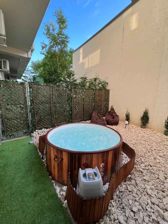 Downtown Hidden Garden With Jacuzzi In Bucharest Appartement Buitenkant foto