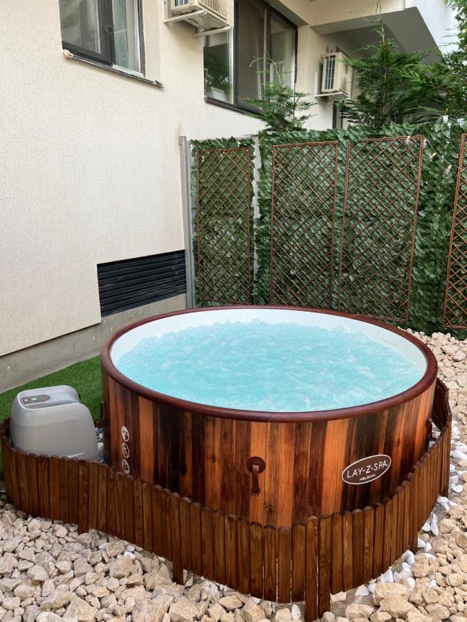Downtown Hidden Garden With Jacuzzi In Bucharest Appartement Buitenkant foto