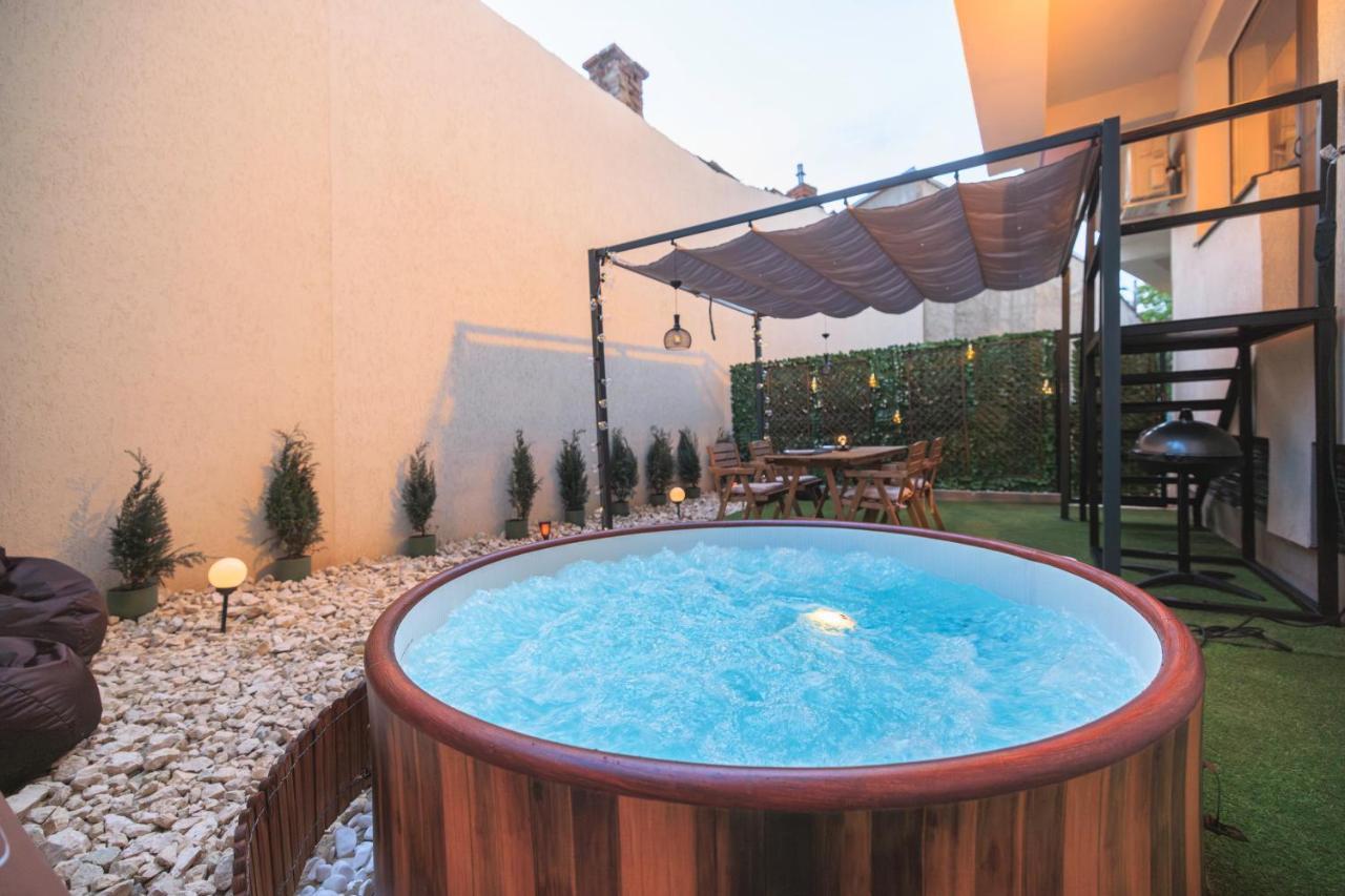 Downtown Hidden Garden With Jacuzzi In Bucharest Appartement Buitenkant foto