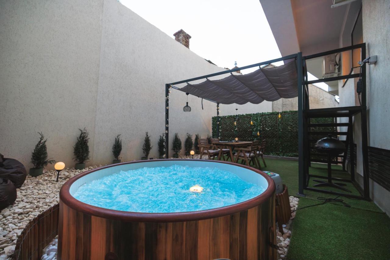 Downtown Hidden Garden With Jacuzzi In Bucharest Appartement Buitenkant foto