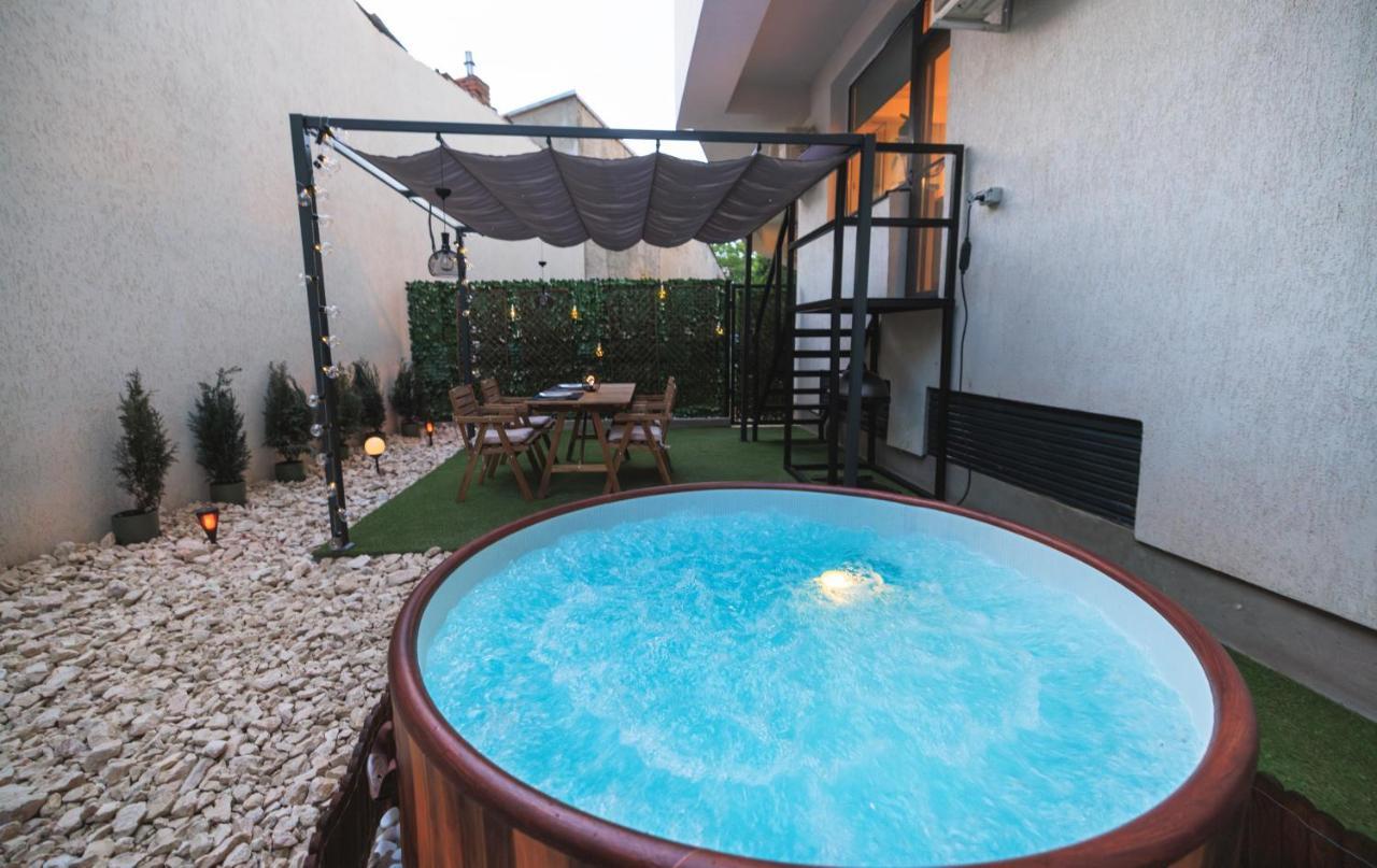 Downtown Hidden Garden With Jacuzzi In Bucharest Appartement Buitenkant foto